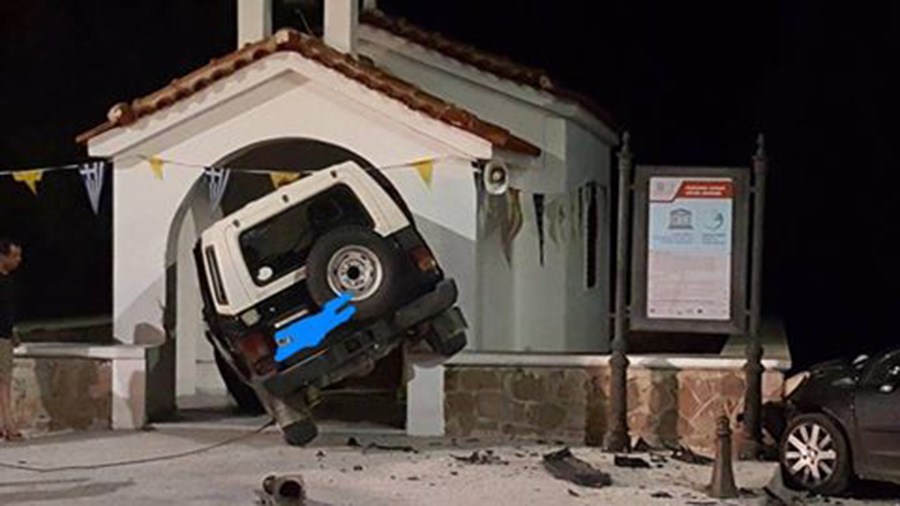 Τζιπ “εισέβαλε” σε εξωκλήσι – ΦΩΤΟ