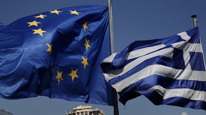 Bloomberg: Δεν έχουν τελειώσει οι δύσκολες ώρες για την Ελλάδα