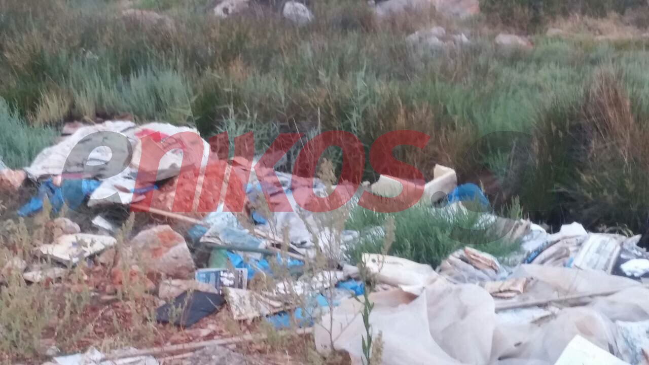 Μετέτρεψαν παραλία σε… χωματερή στην Κορινθία – Καταγγελία αναγνώστη – ΦΩΤΟ