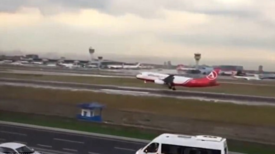 “Ήρωας” πιλότος προσγείωσε στα τυφλά αεροσκάφος – ΒΙΝΤΕΟ