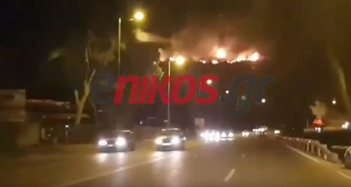 Oι φλόγες πλησιάζουν την παραλία της Σαρωνίδας – ΒΙΝΤΕΟ αναγνώστη
