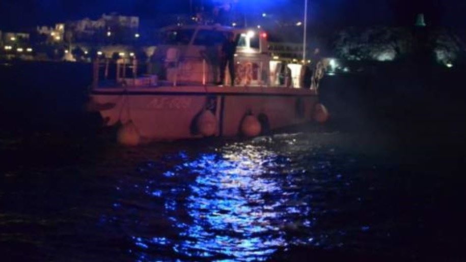 Μηχανική βλάβη σε τουριστικό πλοίο ανοιχτά της Σαλαμίνας