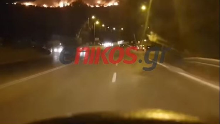 Διακοπή της κυκλοφορίας σε τμήμα της Αθηνών – Σουνίου λόγω της πυρκαγιάς – ΤΩΡΑ