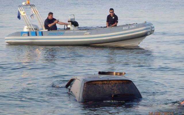 Αυτοκίνητο έπεσε στη Θάλασσα – Ανασύρθηκε χωρίς τις αισθήσεις του ο οδηγός