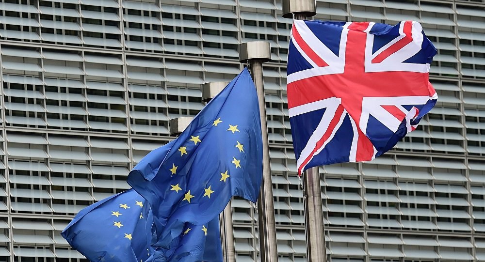 Τι ανέφεραν κορυφαίοι Βρετανοί υπουργοί σε κοινό τους άρθρο για το Brexit