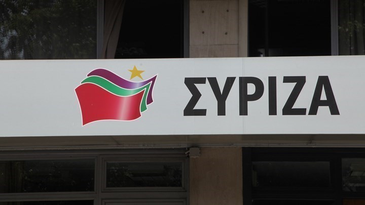 Η απάντηση του ΣΥΡΙΖΑ στη ΝΔ για τους σημαιοφόρους στα δημοτικά σχολεία