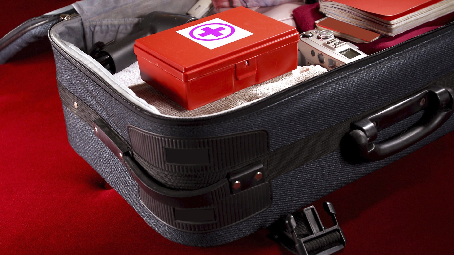 Τι πρέπει να περιέχει το “φαρμακείο διακοπών” – Πως να συντηρήσετε τα φάρμακα το καλοκαίρι