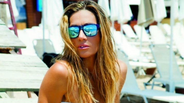 Η Ελένη Πετρουλάκη ποζάρει με μαγιό και αναστατώνει το διαδίκτυο- ΦΩΤΟ
