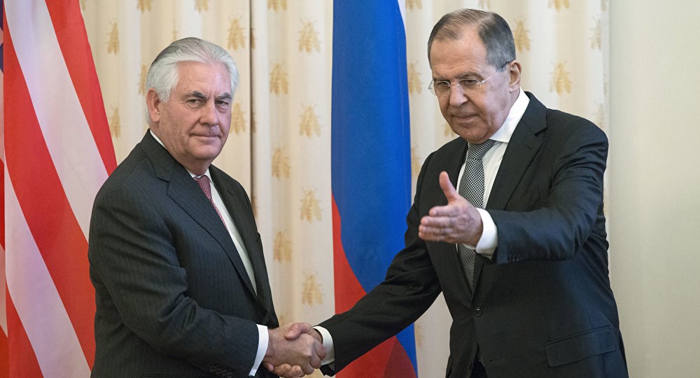 Κρίσιμη συνάντηση Τίλερσον-Λαβρόφ για τις σχέσεις ΗΠΑ-Ρωσίας