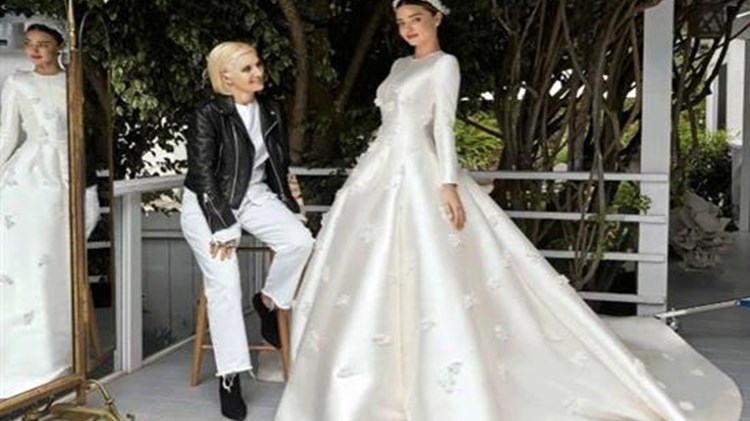 Εμπνευσμένο από την Γκρέις Κέλι το νυφικό της Μιράντα Κερ