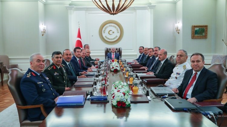 “Ξηλώνονται” οι αρχηγοί των ενόπλων δυνάμεων στην Τουρκία