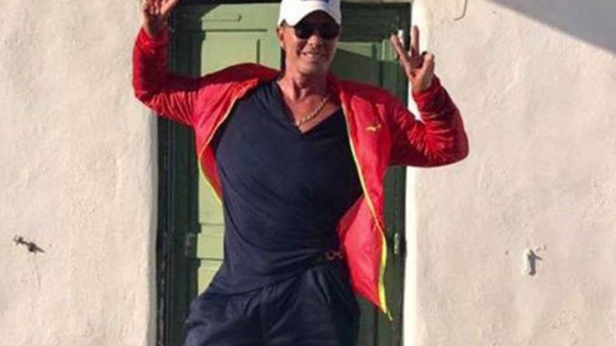 Την εγκαταλελειμμένη βίλα του στη Μύκονο επισκέφθηκε ο Λάκης Γαβαλάς – ΒΙΝΤΕΟ – ΦΩΤΟ