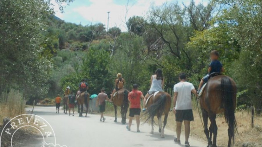 Η Αντζελίνα Τζολί και ο Κιάνου Ριβς στον Αχέροντα – ΦΩΤΟ