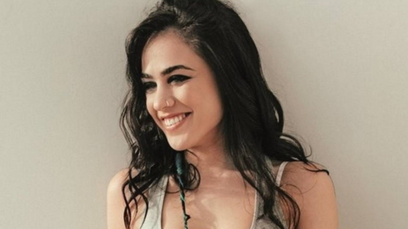 Η Κόνι Μεταξά κάνει ντους τόπλες και “ρίχνει” το Instagram – ΦΩΤΟ