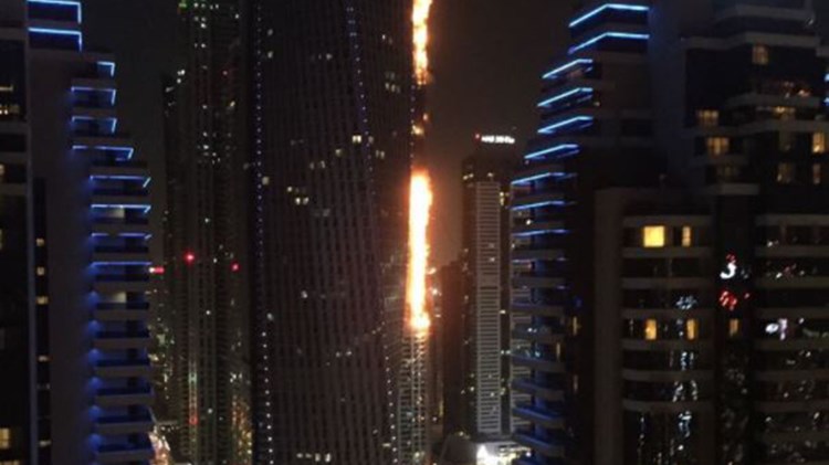 Νέες εικόνες από την πυρκαγιά σε ουρανοξύστη στο Ντουμπάι – ΒΙΝΤΕΟ ΚΑΙ ΦΩΤΟ – ΤΩΡΑ