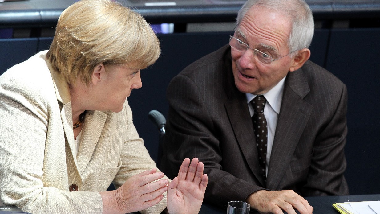 Η αποκάλυψη του Spiegel: Γιατί η Μέρκελ απέσυρε το σχέδιο του Σόιμπλε για Grexit