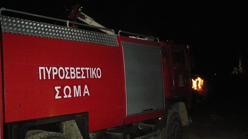 Υπό μερικό έλεγχο η φωτιά στο Μενίδι