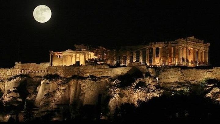 Αυγουστιάτικη πανσέληνος και μερική έκλειψη Σελήνης τη Δευτέρα