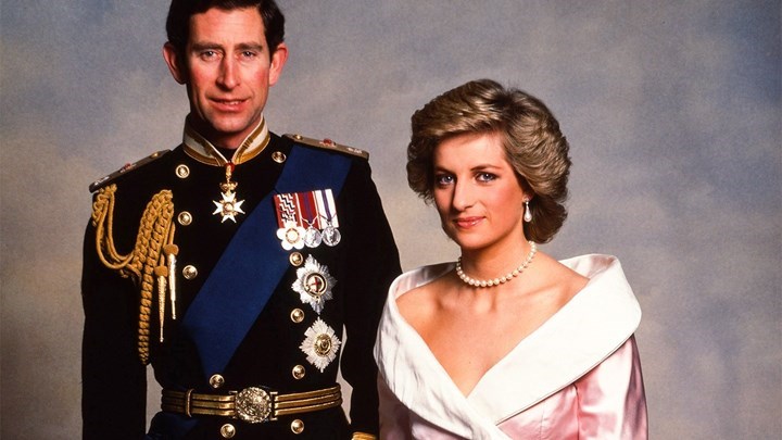 Στο φως αδημοσίευτες ΦΩΤΟ από τρυφερές στιγμές της πριγκίπισσας Νταϊάνα με τον Κάρολο