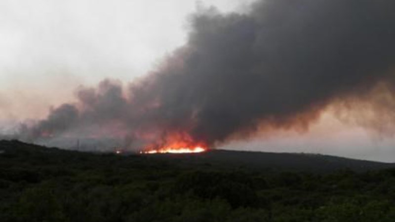 Αναζωπυρώθηκε η φωτιά στα Κύθηρα