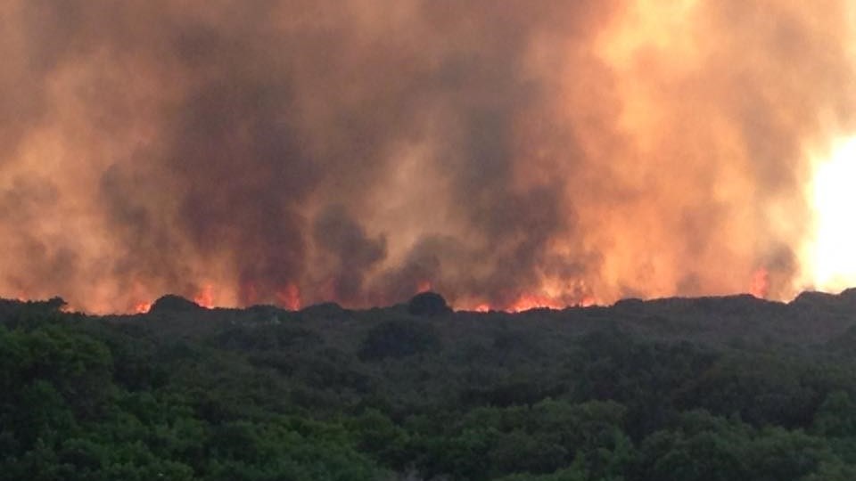 Μεγάλη η καταστροφή στα Κύθηρα – Στο νοσοκομείο ένας πυροσβέστης