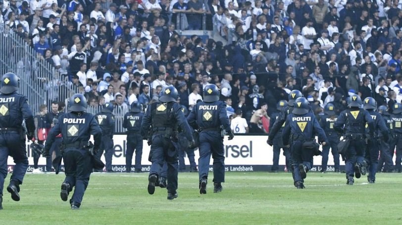 Σοβαρά επεισόδια στο ντέρμπι του πρωταθλήματος Δανίας – ΒΙΝΤΕΟ