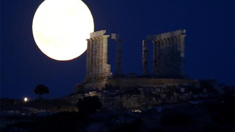 Ένα εντυπωσιακό φαινόμενο σήμερα στην Ελλάδα – Πανσέληνος και έκλειψη Σελήνης