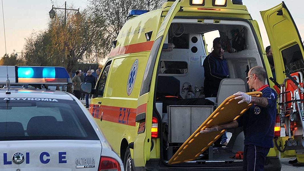 Ένας νεκρός από τη σφοδρή σύγκρουση φορτηγού με νταλίκα στη Μαλακάσα