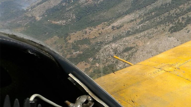 Εντυπωσιακές εικόνες από τα ελληνικά Πετζετέλ που συνδράμουν σε κατάσβεση πυρκαγιάς στην Αλβανία – ΦΩΤΟ