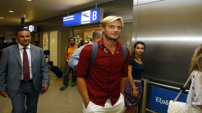Έφτασε στην Ελλάδα για Ολυμπιακό ο Ζιλέ – ΦΩΤΟ