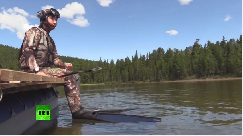 Οι διακοπές α λά Survivor του Πούτιν στη Σιβηρία – ΒΙΝΤΕΟ