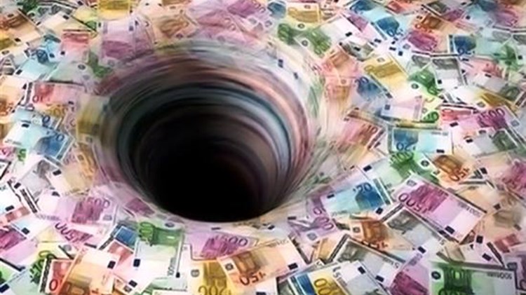 Όλοι χρωστούν&#8230; σε όλους