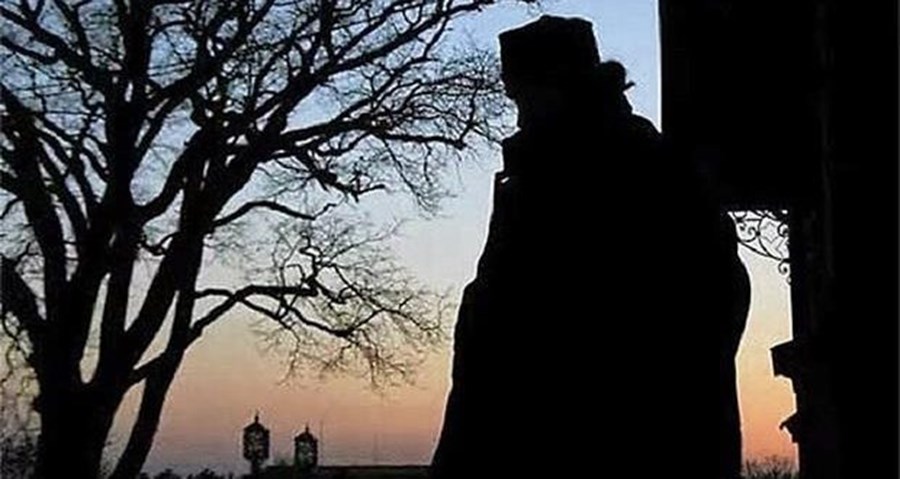 Μοναχός “πέταξε” τα ράσα για τα μάτια μιας γυναίκας