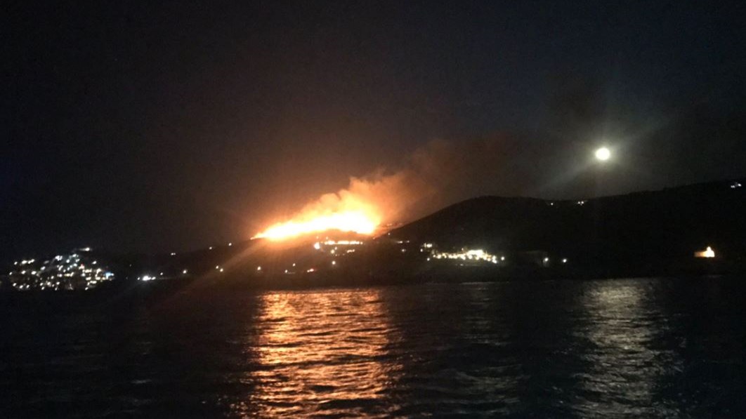 Νέες εικόνες από τη φωτιά στην Τζια – ΦΩΤΟ – ΤΩΡΑ