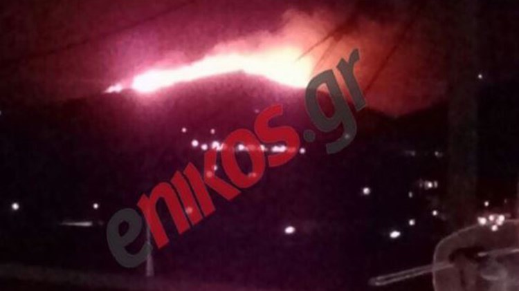 Δύσκολη νύχτα στην Τζια – Μαίνεται η πυρκαγιά – ΤΩΡΑ