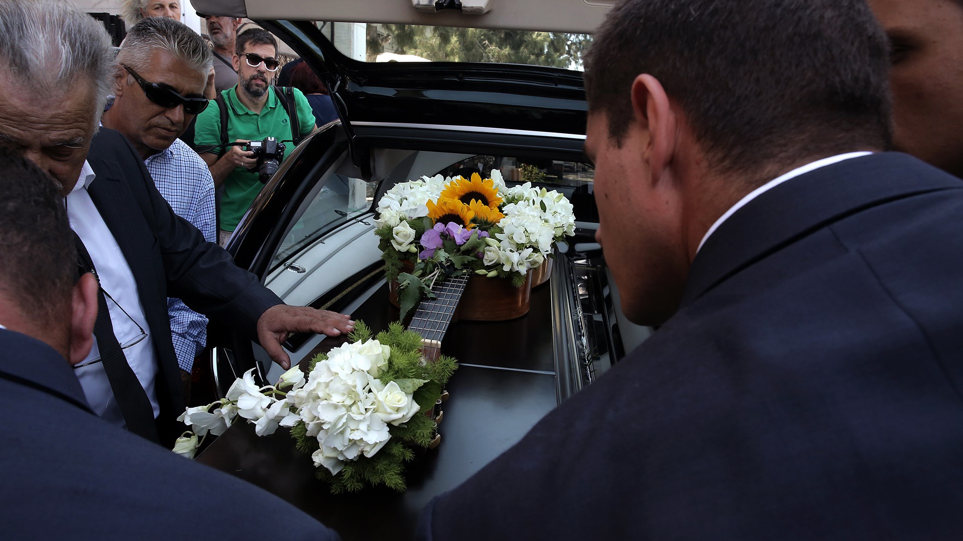 Θρήνος στο τελευταίο “αντίο” της Αρλέτας – ΦΩΤΟ – ΒΙΝΤΕΟ