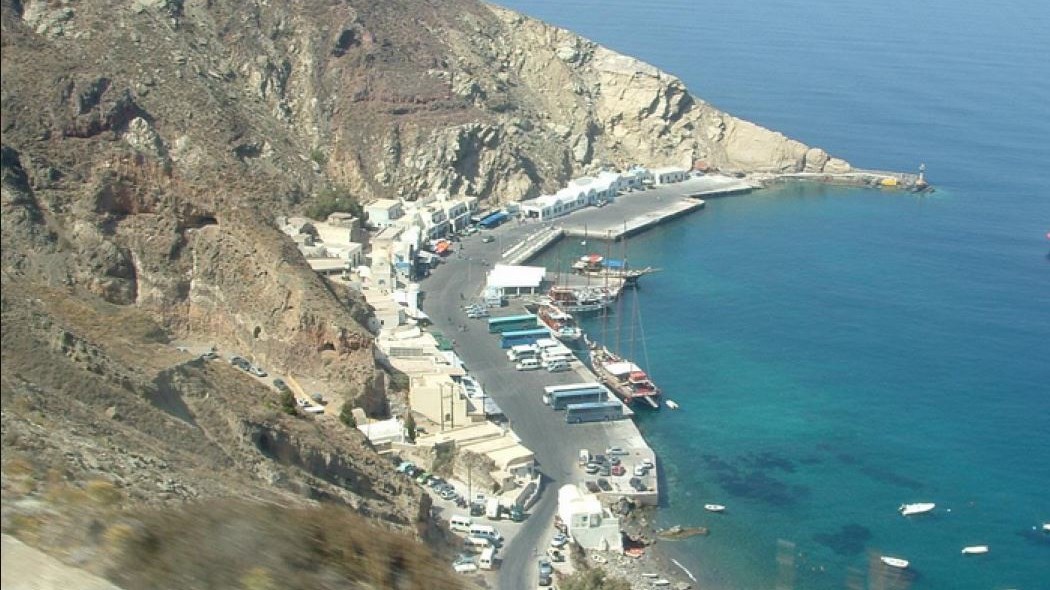 Τηλεφώνημα για βόμβα σε πλοίο στο λιμάνι της Σαντορίνης