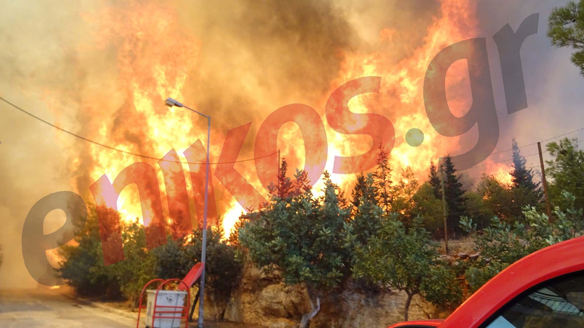 Συγκλονιστικές εικόνες από τη φωτιά στην Καισαριανή – ΦΩΤΟ αναγνώστη