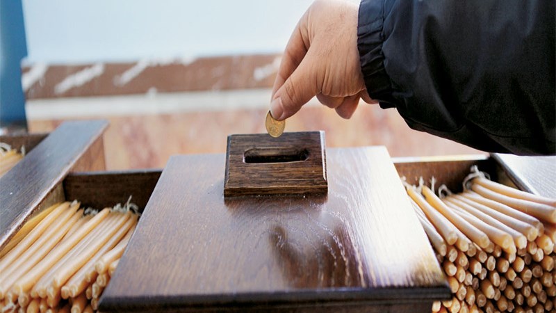 Έκλεψε το παγκάρι της εκκλησίας και τον έπιασε η… κάμερα του ναού