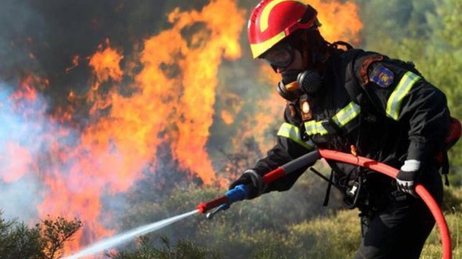 Περισσότερες από 50 φωτιές σε ένα 24ωρο στη χώρα