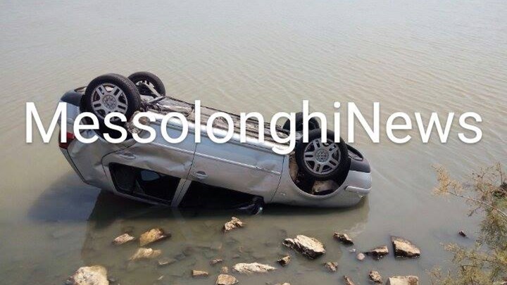 Αυτοκίνητο “βούτηξε” στη λιμνοθάλασσα του Μεσολογγίου – ΦΩΤΟ