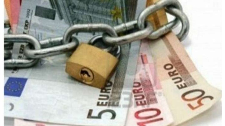 Δεν θα γίνονται κατασχέσεις για οφειλές κάτω από 500 ευρώ – “Άτυπες” οδηγίες της ΑΑΔΕ