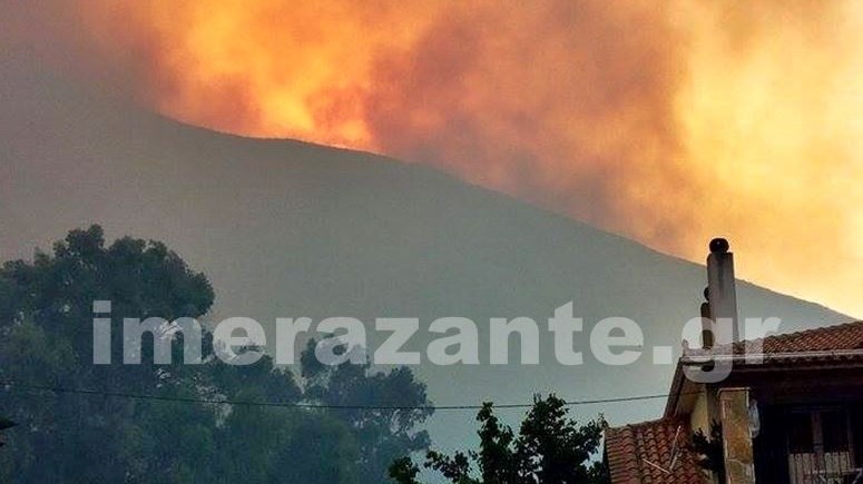 Μαίνεται η πυρκαγιά στη Ζάκυνθο