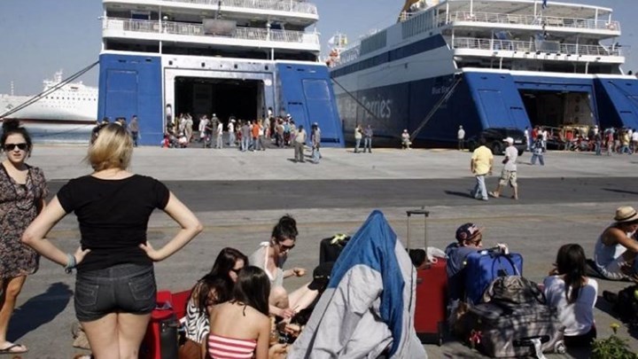 Φεύγουν και οι τελευταίοι εκδρομείς – Έρημη πόλη η Αθήνα – ΒΙΝΤΕΟ