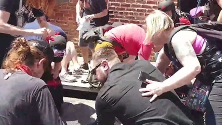 Ένας νεκρός στα βίαια επεισόδια σε εκδήλωση ακροδεξιών στις ΗΠΑ