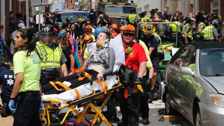 Τουλάχιστον τρεις οι νεκροί από τα επεισόδια με αφορμή εκδήλωση ακροδεξιών στη Βιρτζίνια