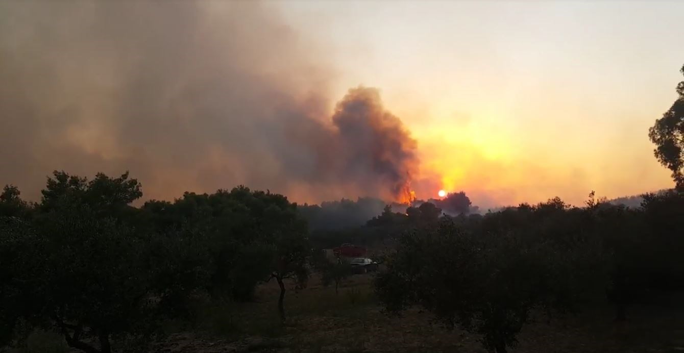 Συγκλονιστικές εικόνες από τη μεγάλη φωτιά που απείλησε τον Αγαλά Ζακύνθου – ΦΩΤΟ – ΒΙΝΤΕΟ