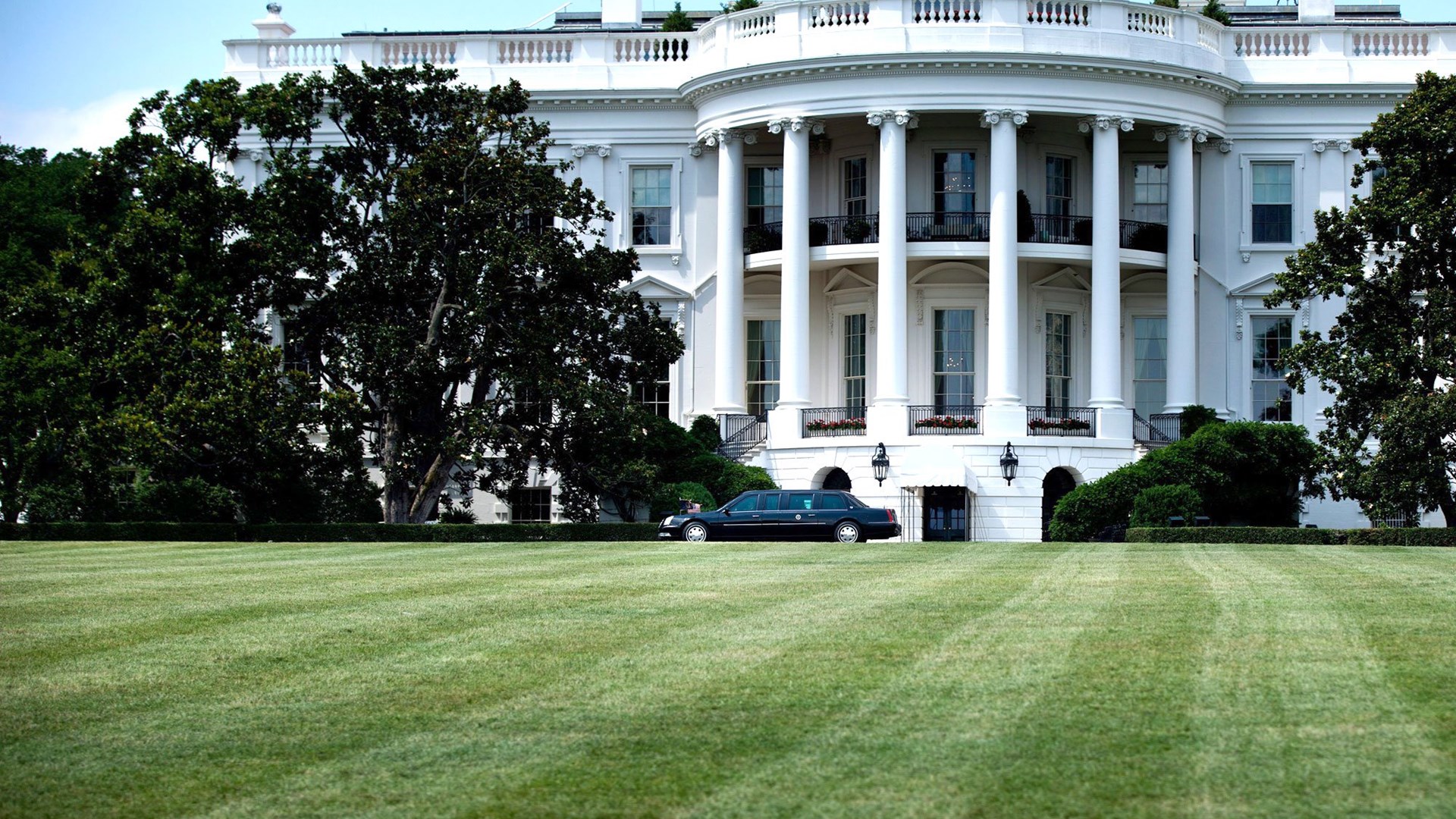 Συνωμότες στον Λευκό Οίκο θέλουν να “ρίξουν” τον Τραμπ, λέει ο πρώην διευθυντής επικοινωνίας