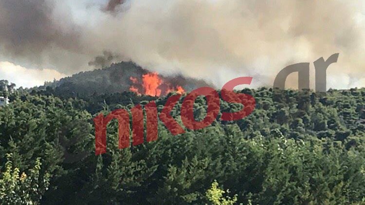 Μαίνεται ανεξέλεγκτη η μεγάλη φωτιά στον Κάλαμο – Κάηκαν σπίτια, εκκενώθηκαν οικισμοί – ΦΩΤΟ – ΒΙΝΤΕΟ