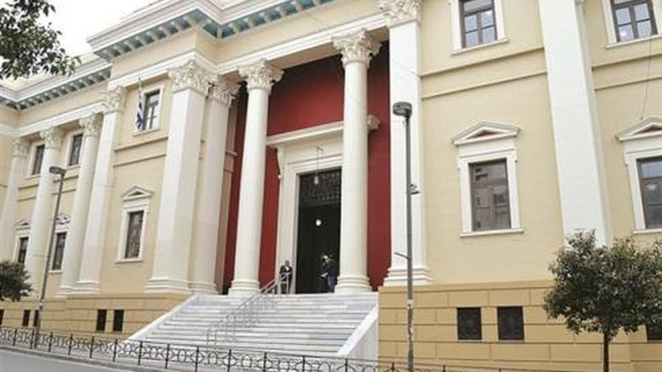 Στον ανακριτή ο κατηγορούμενος ως εμπρηστής οχημάτων στην Πάτρα